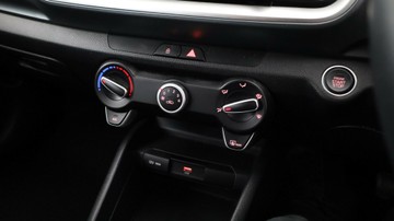 https://vehicle-cdn.autoleague.cloud/3881_1105983_21.jpg