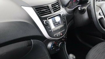 https://vehicle-cdn.autoleague.cloud/3881_1105990_23.jpg