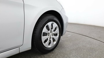 https://vehicle-cdn.autoleague.cloud/3881_1105990_6.jpg