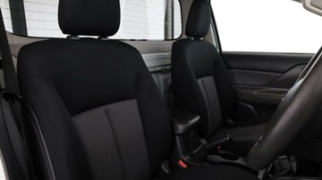 https://vehicle-cdn.autoleague.cloud/3881_1106021_13.jpg