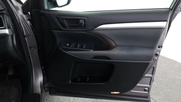 https://vehicle-cdn.autoleague.cloud/3881_1106033_12.jpg