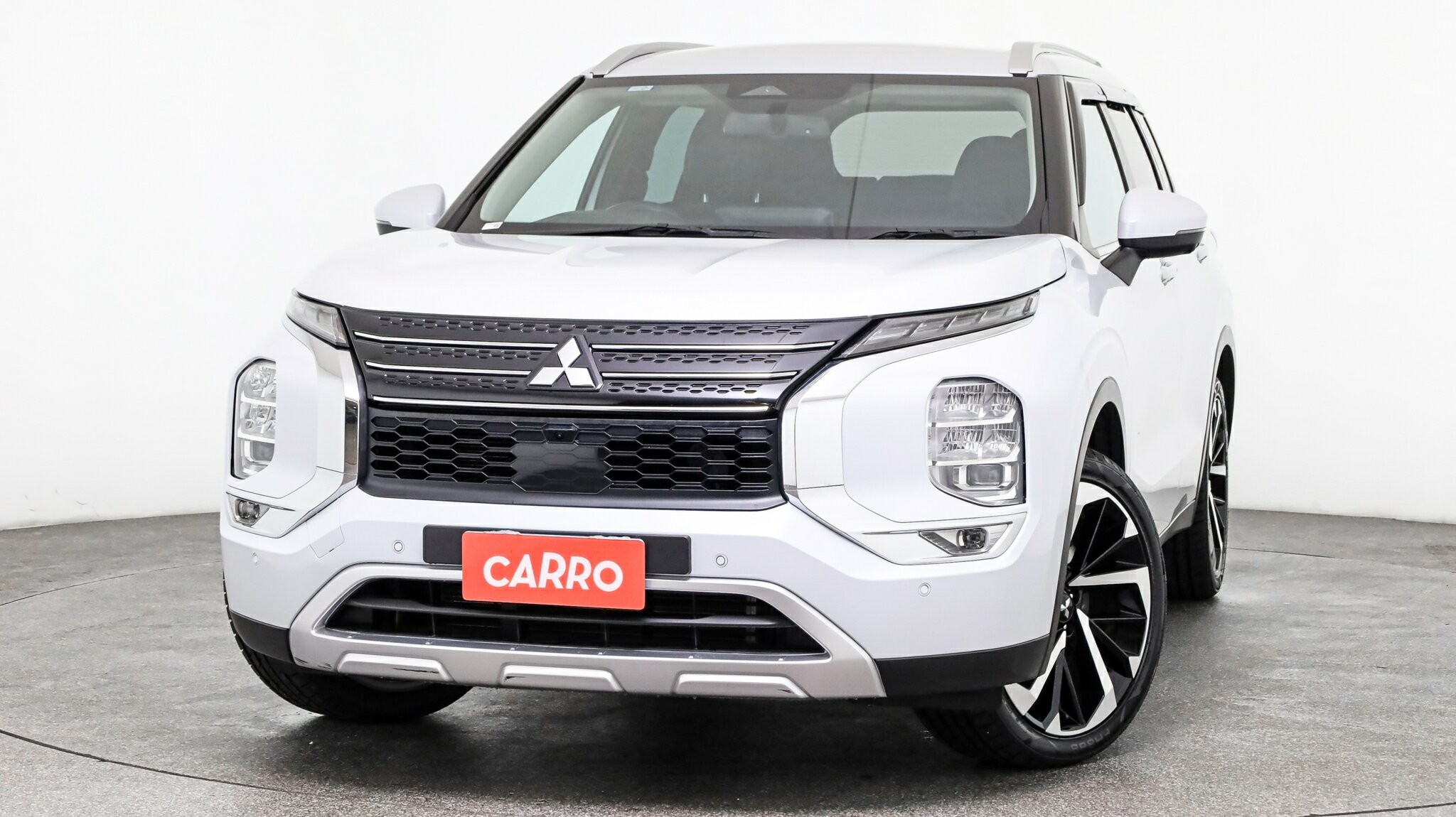 Mitsubishi Outlander image 2