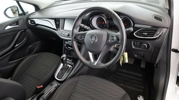 https://vehicle-cdn.autoleague.cloud/3881_1106057_15.jpg