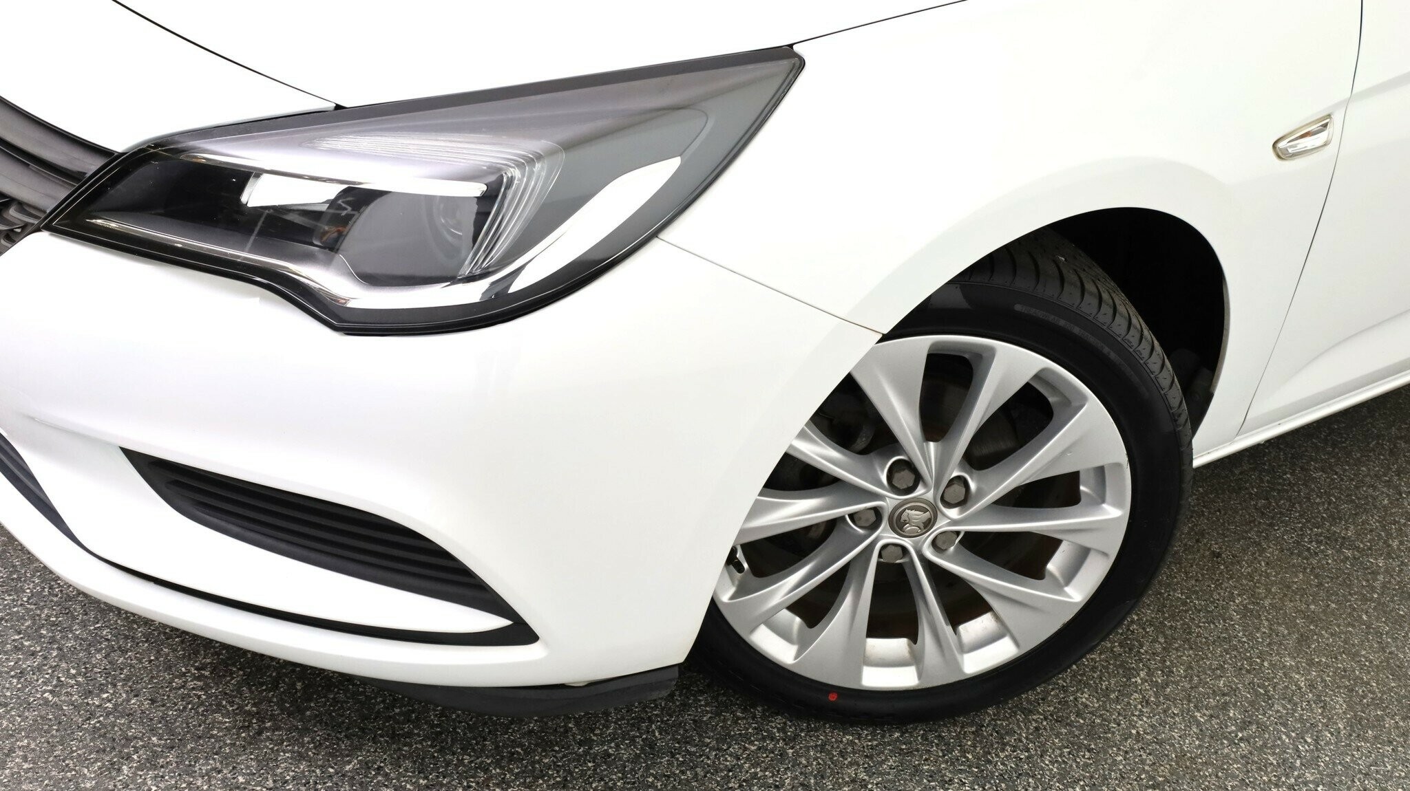 Holden Astra image 3