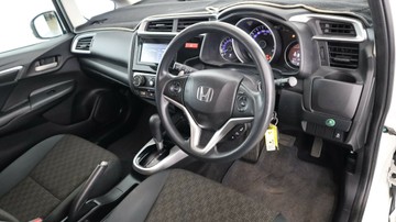 https://vehicle-cdn.autoleague.cloud/3881_1106112_15.jpg