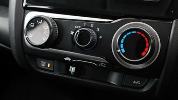 https://vehicle-cdn.autoleague.cloud/3881_1106112_21.jpg