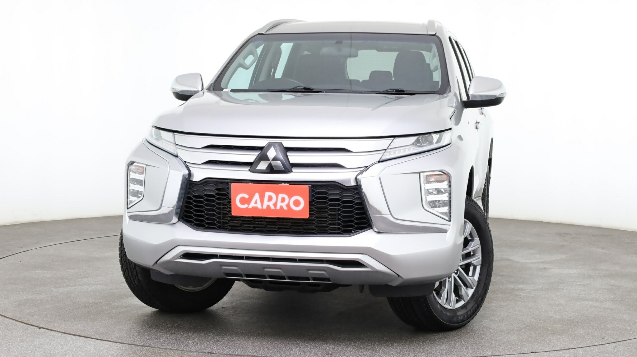 Mitsubishi Pajero Sport image 2