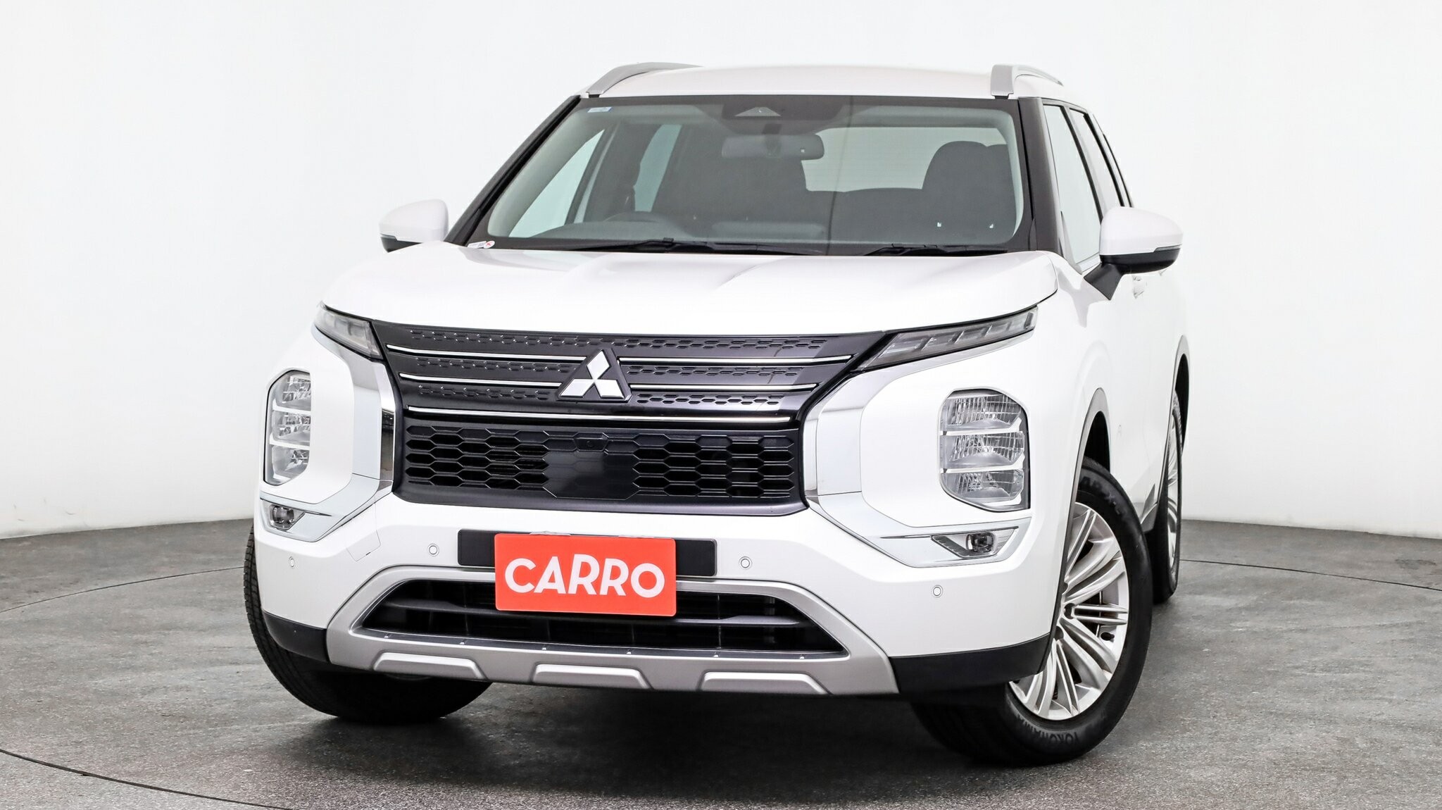 Mitsubishi Outlander image 2
