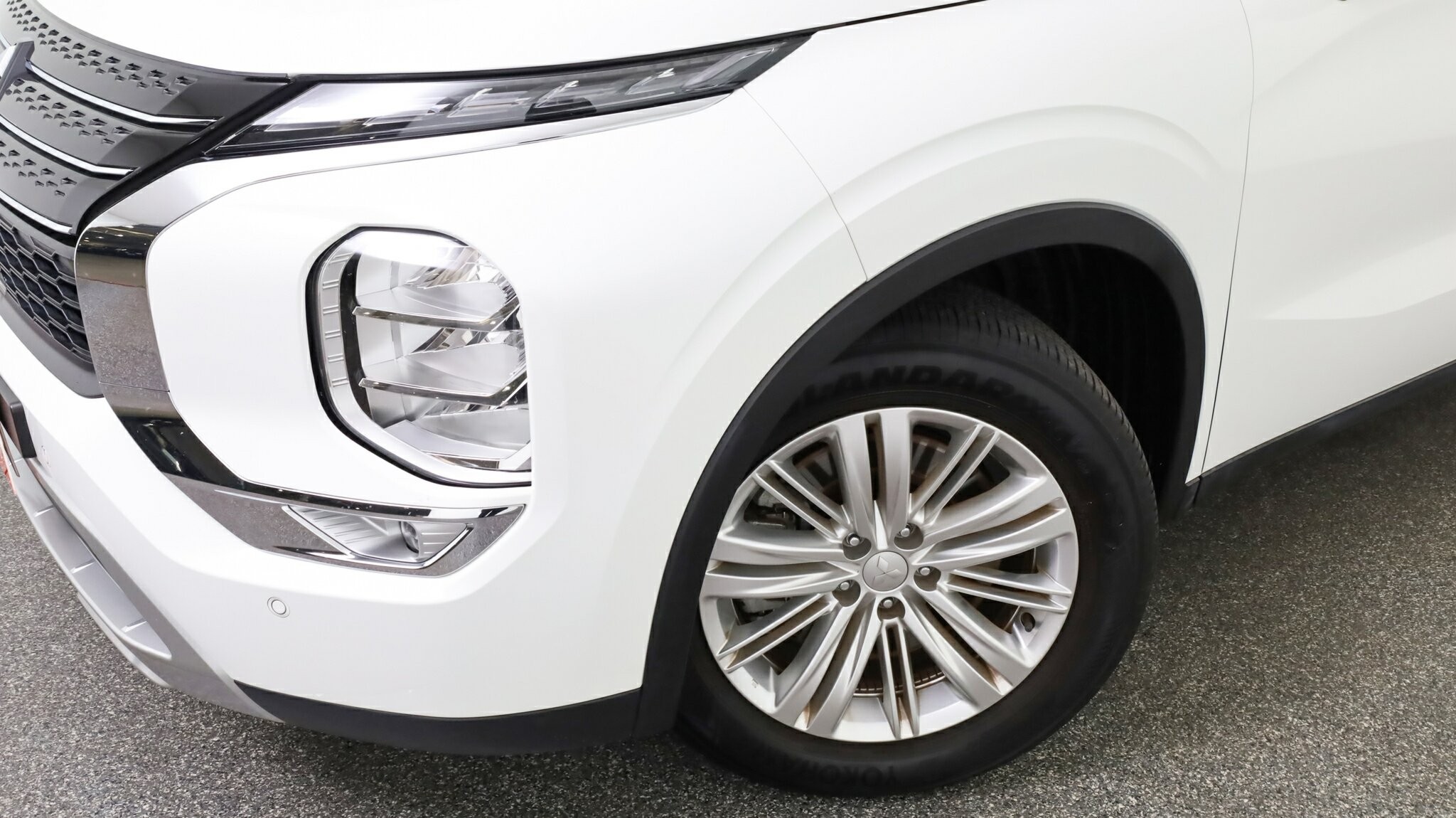 Mitsubishi Outlander image 3