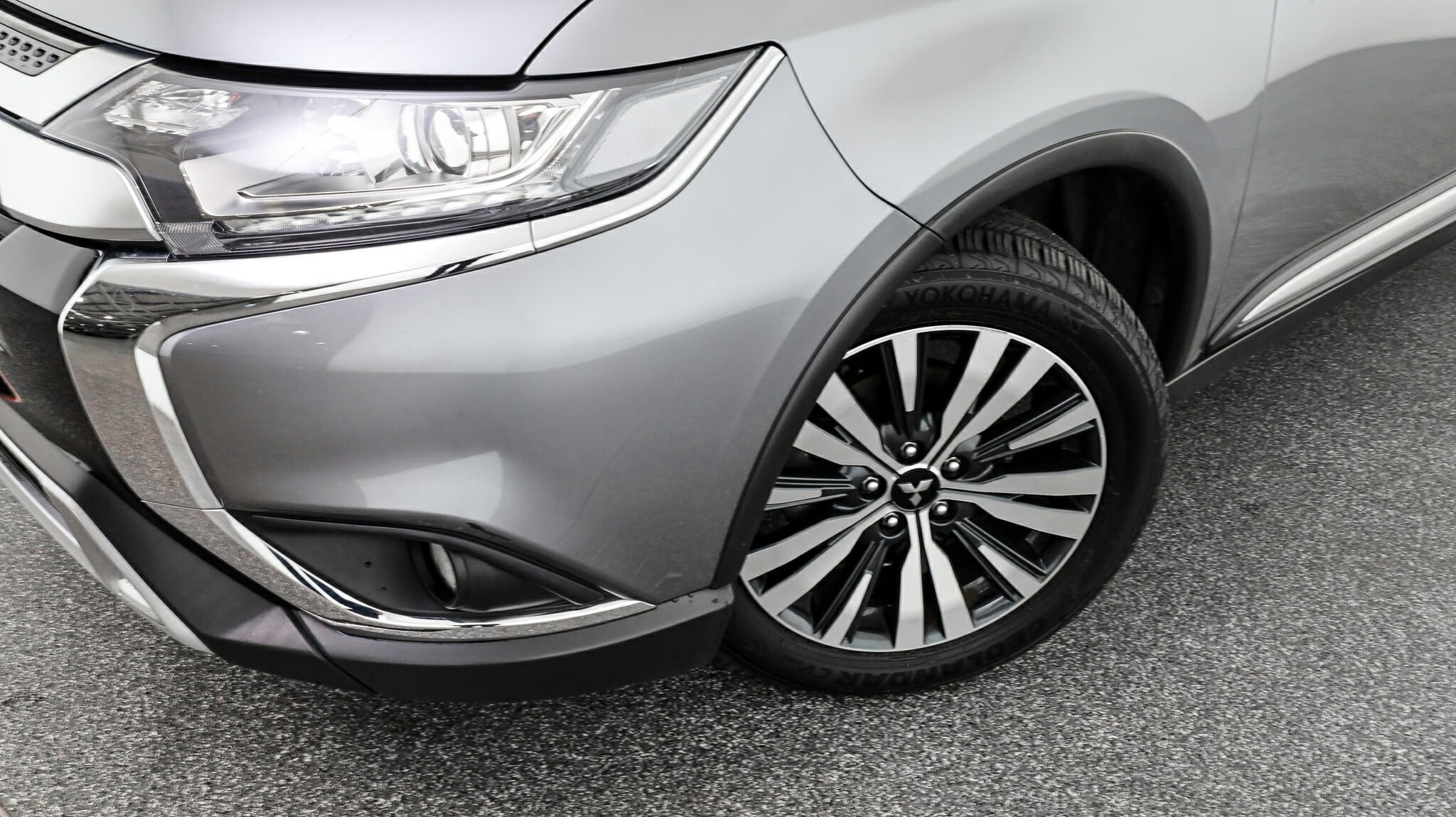Mitsubishi Outlander image 3