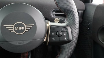 https://vehicle-cdn.autoleague.cloud/3881_1106171_17.jpg