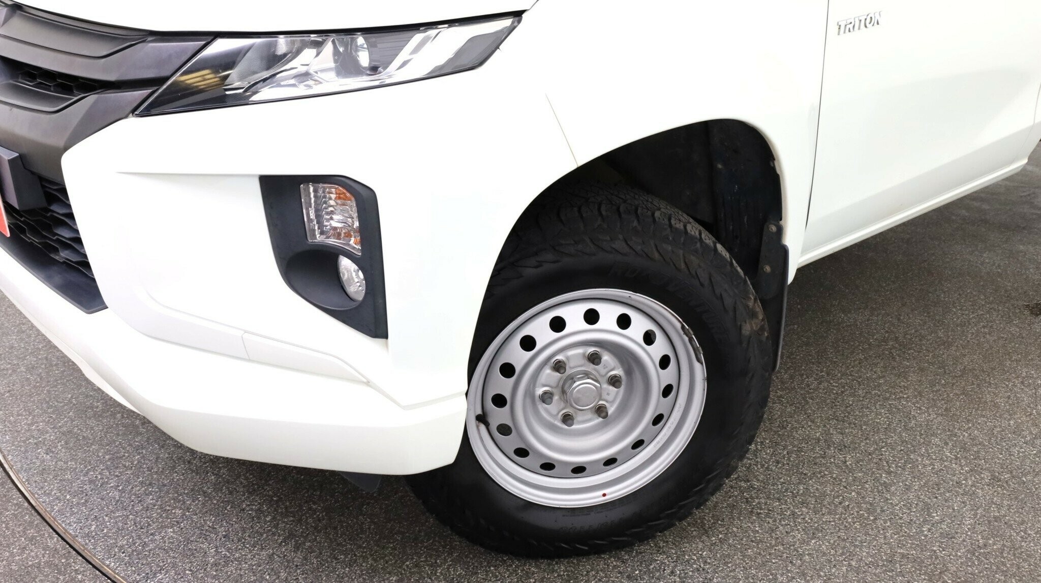 Mitsubishi Triton image 3