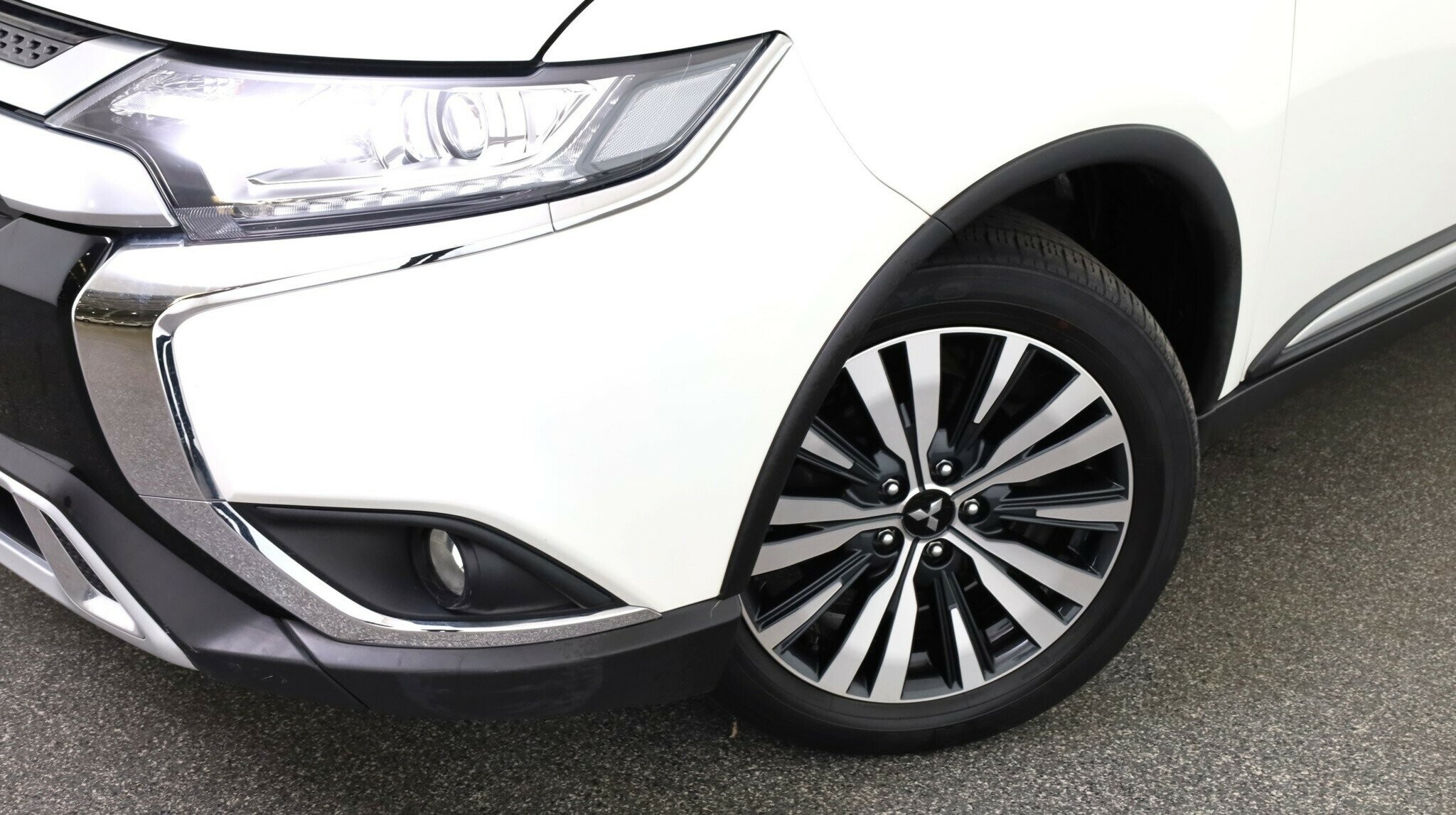 Mitsubishi Outlander image 3