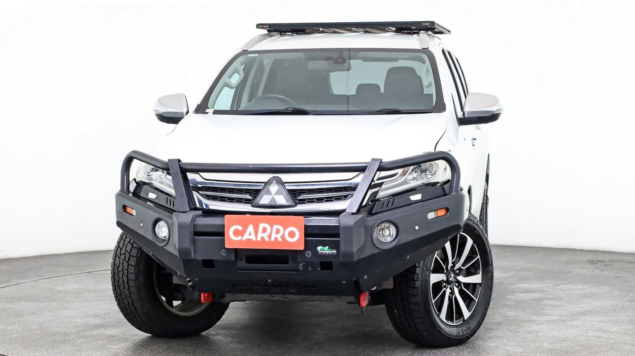 Mitsubishi Pajero Sport image 2