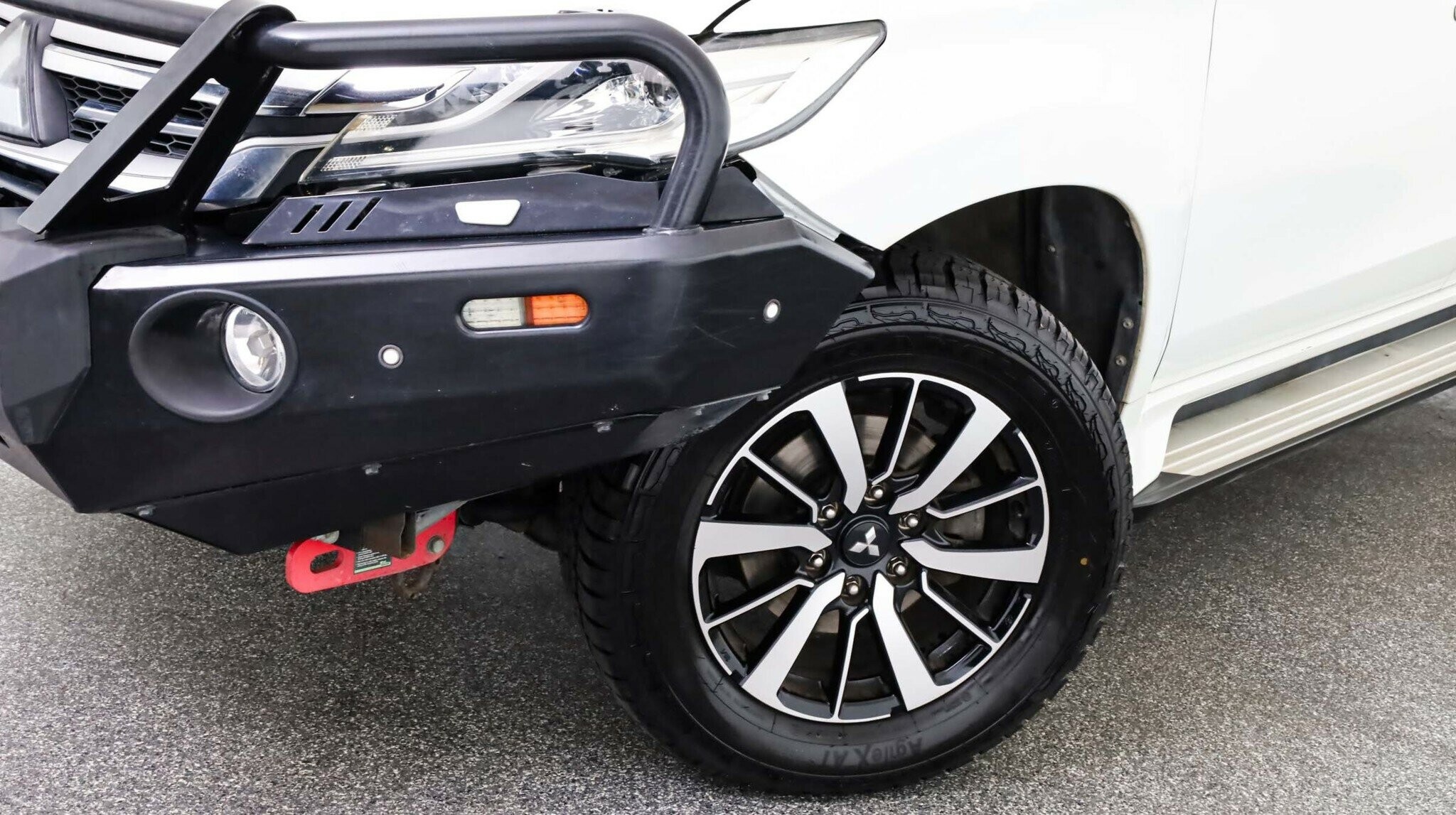 Mitsubishi Pajero Sport image 3