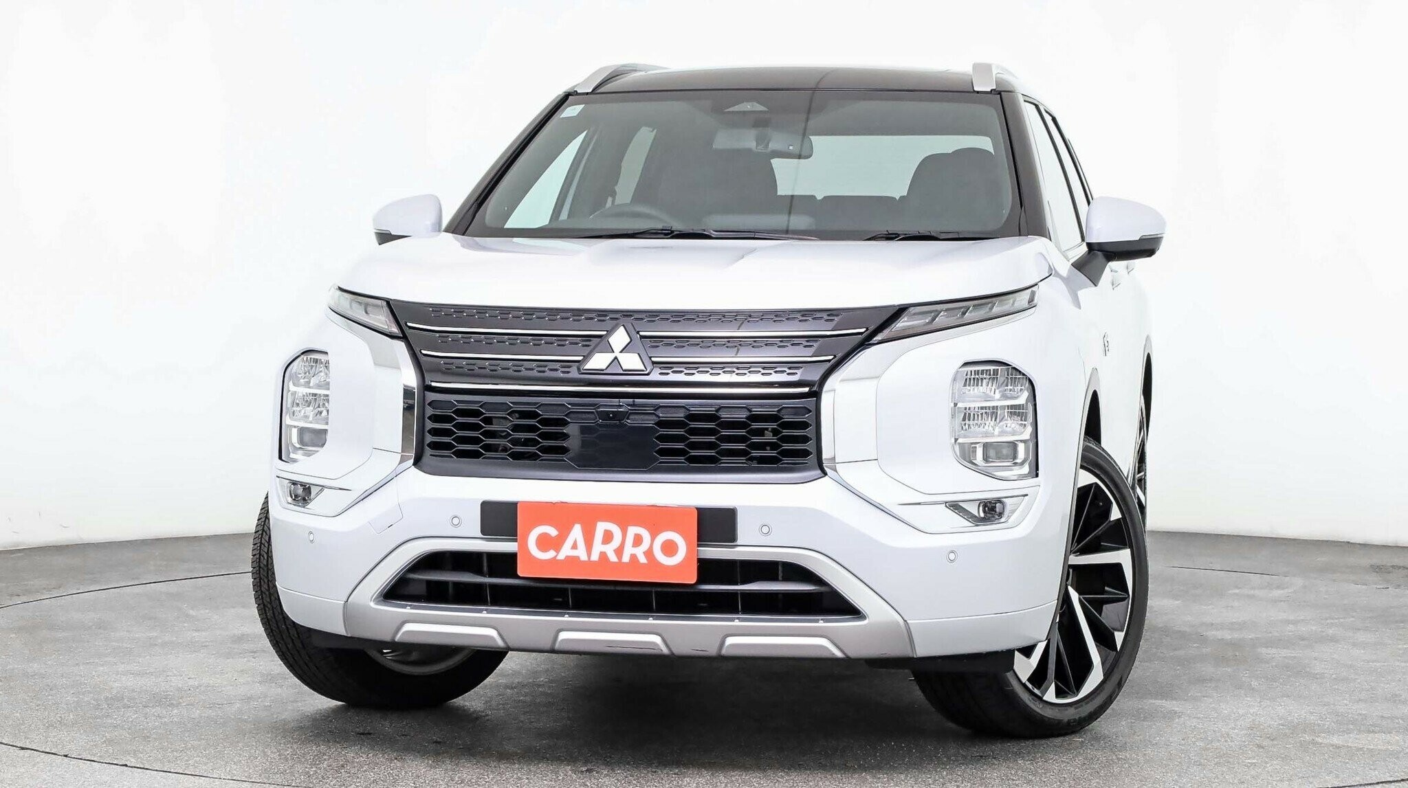 Mitsubishi Outlander image 2