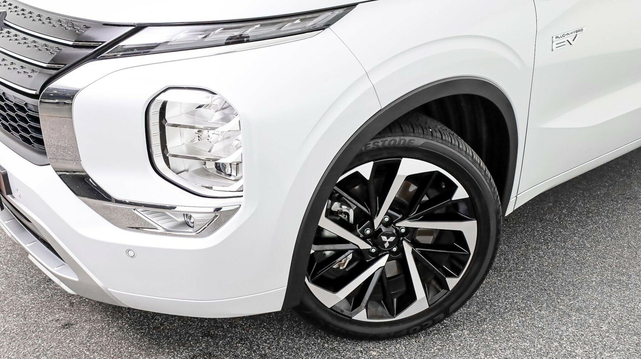 Mitsubishi Outlander image 3