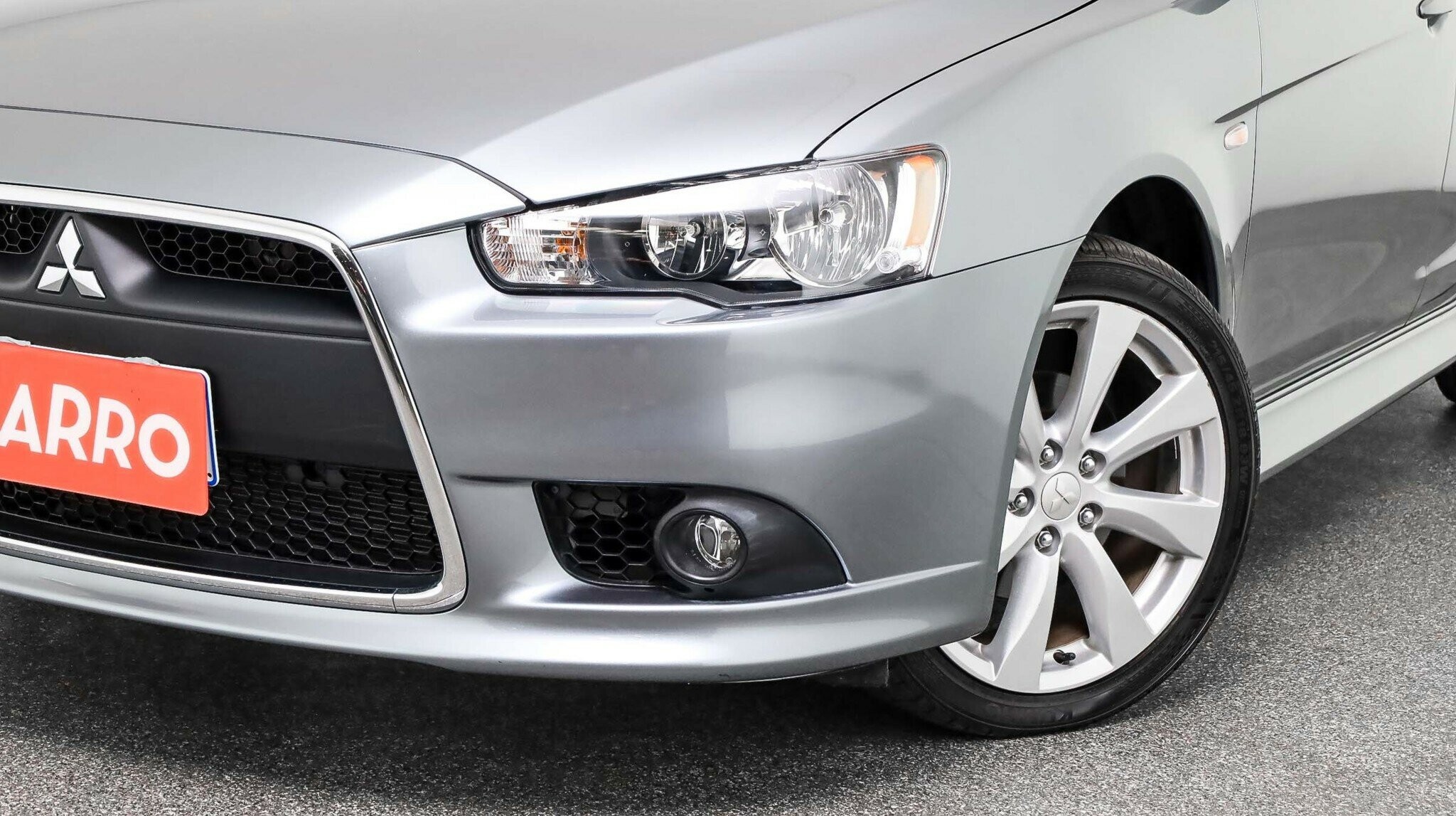 Mitsubishi Lancer image 2
