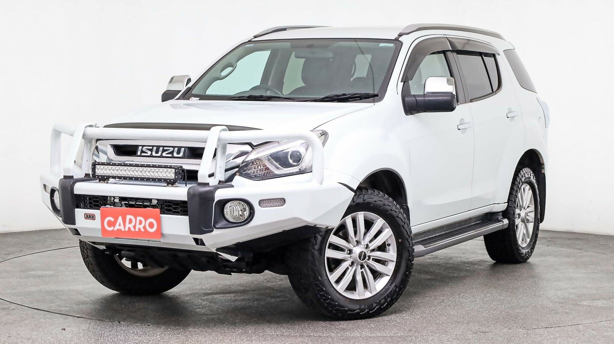 Isuzu Mu-x image 1