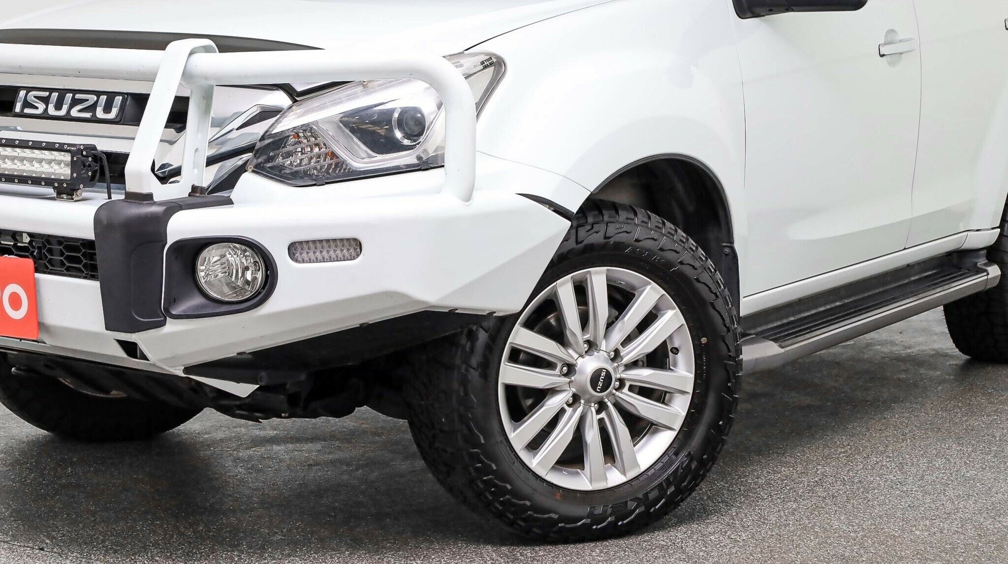 Isuzu Mu-x image 2