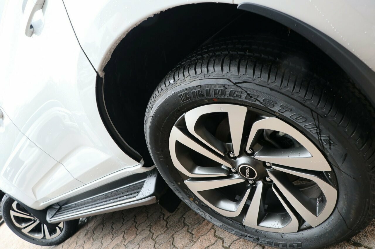 Isuzu Mu-x image 4