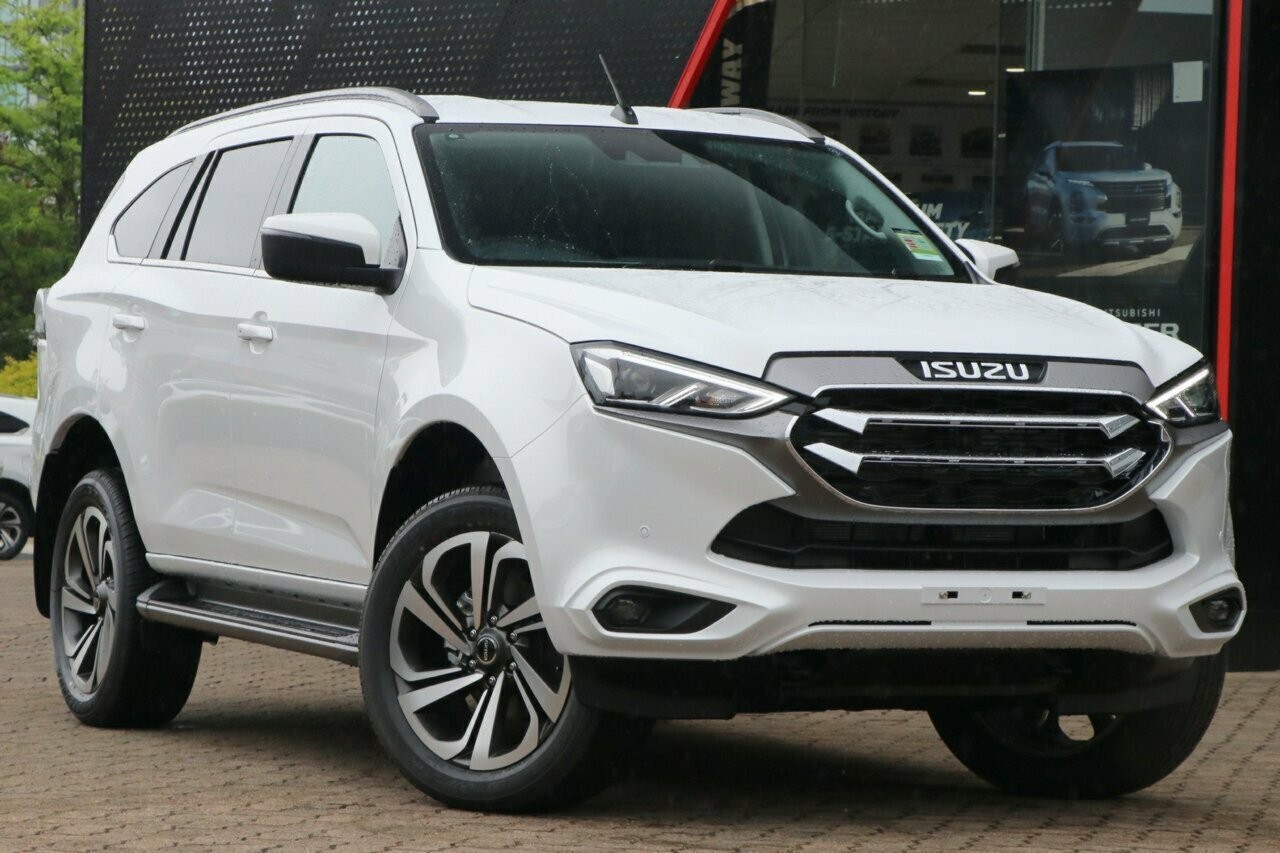 Isuzu Mu-x image 1