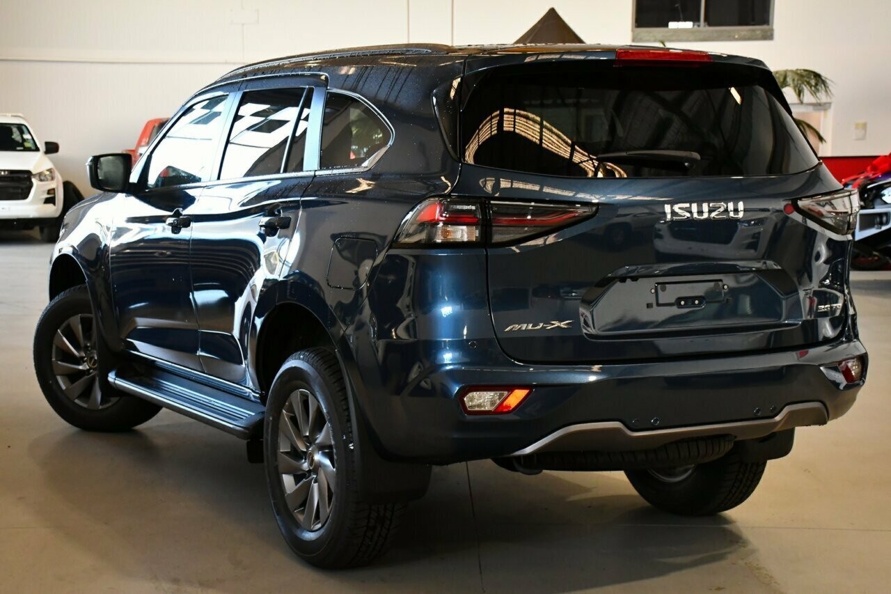 Isuzu Mu-x image 3
