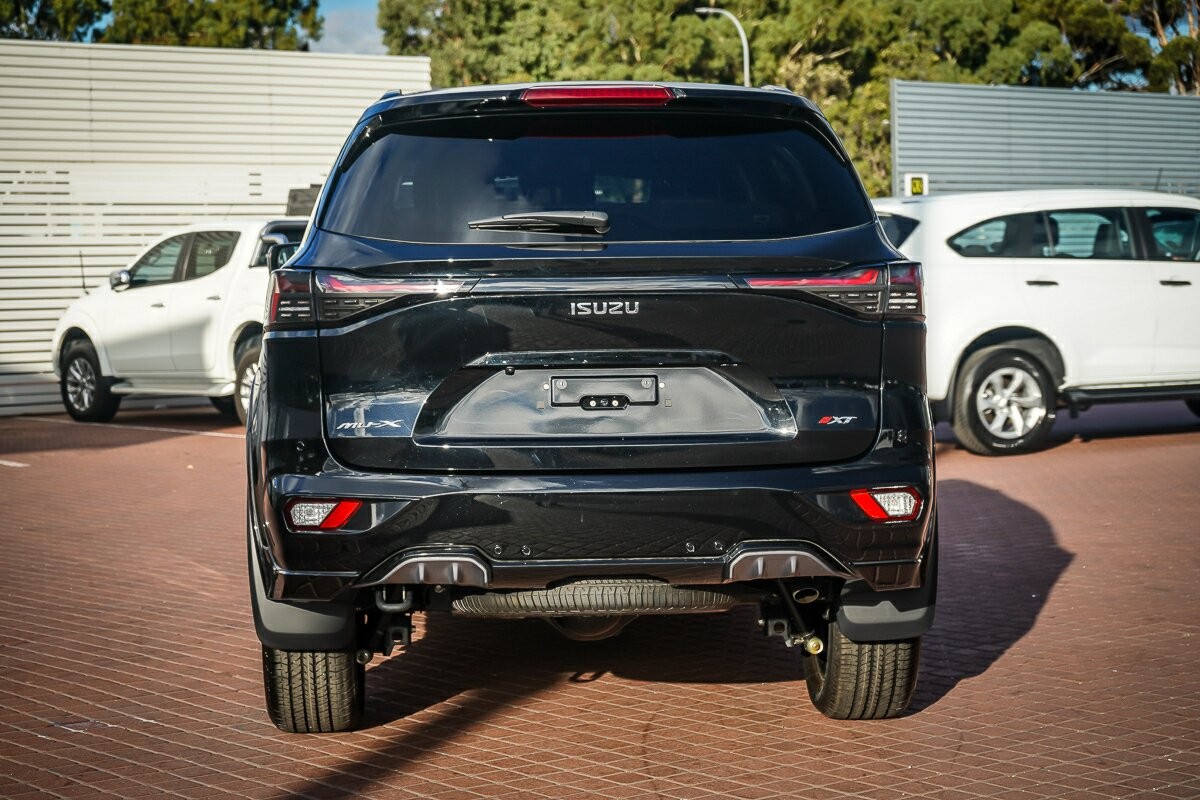 Isuzu Mu-x image 3