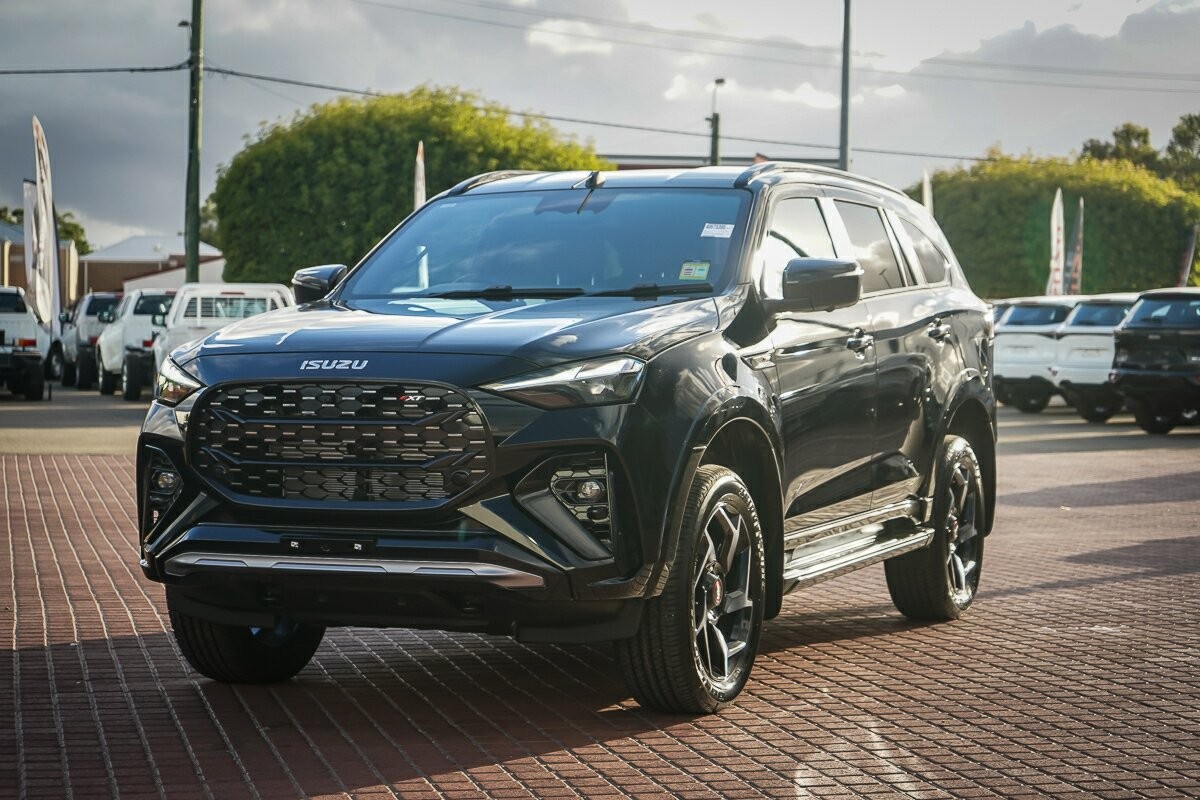 Isuzu Mu-x image 1
