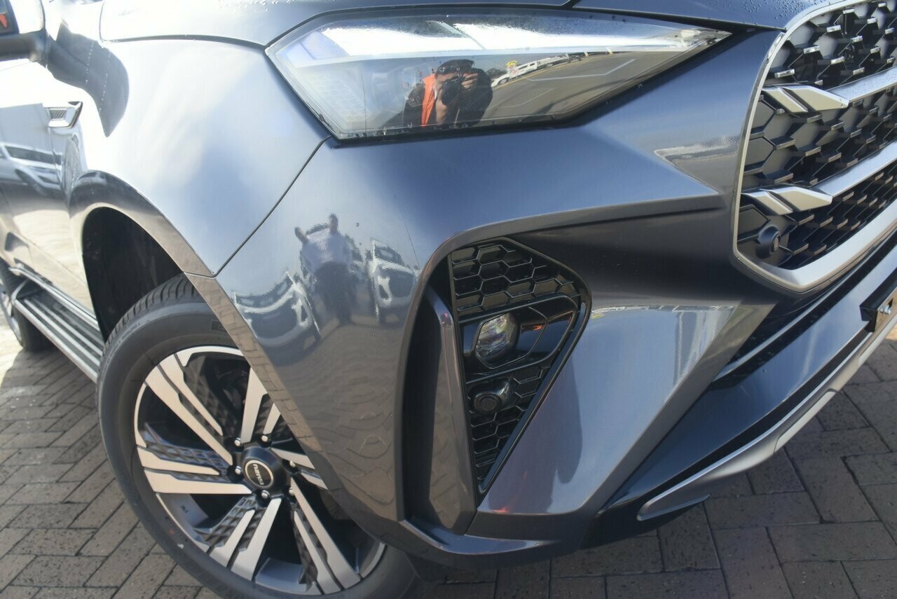 Isuzu Mu-x image 2