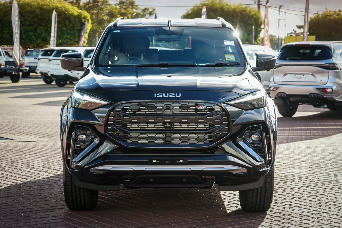 Isuzu Mu-x image 1