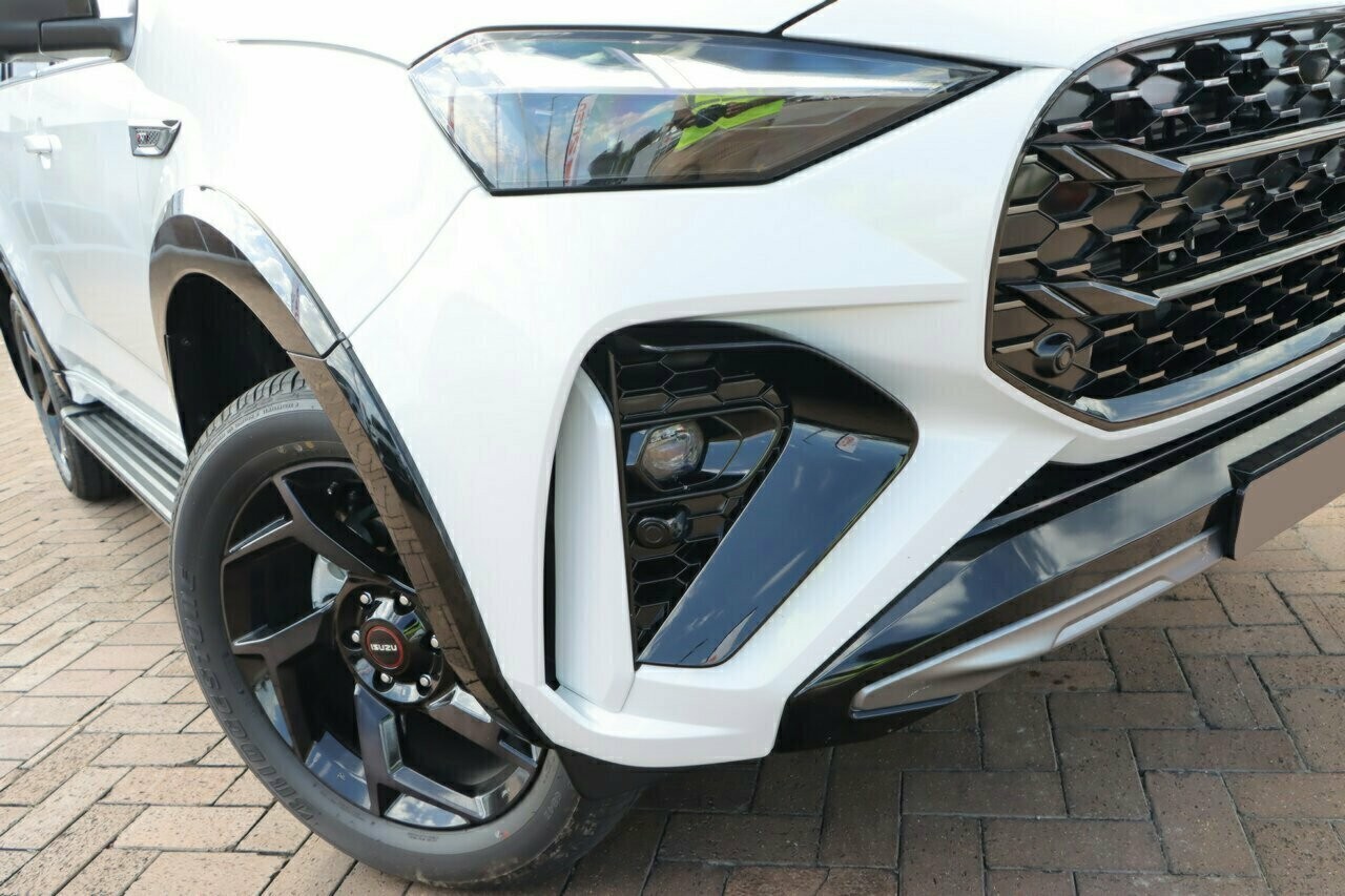 Isuzu Mu-x image 2