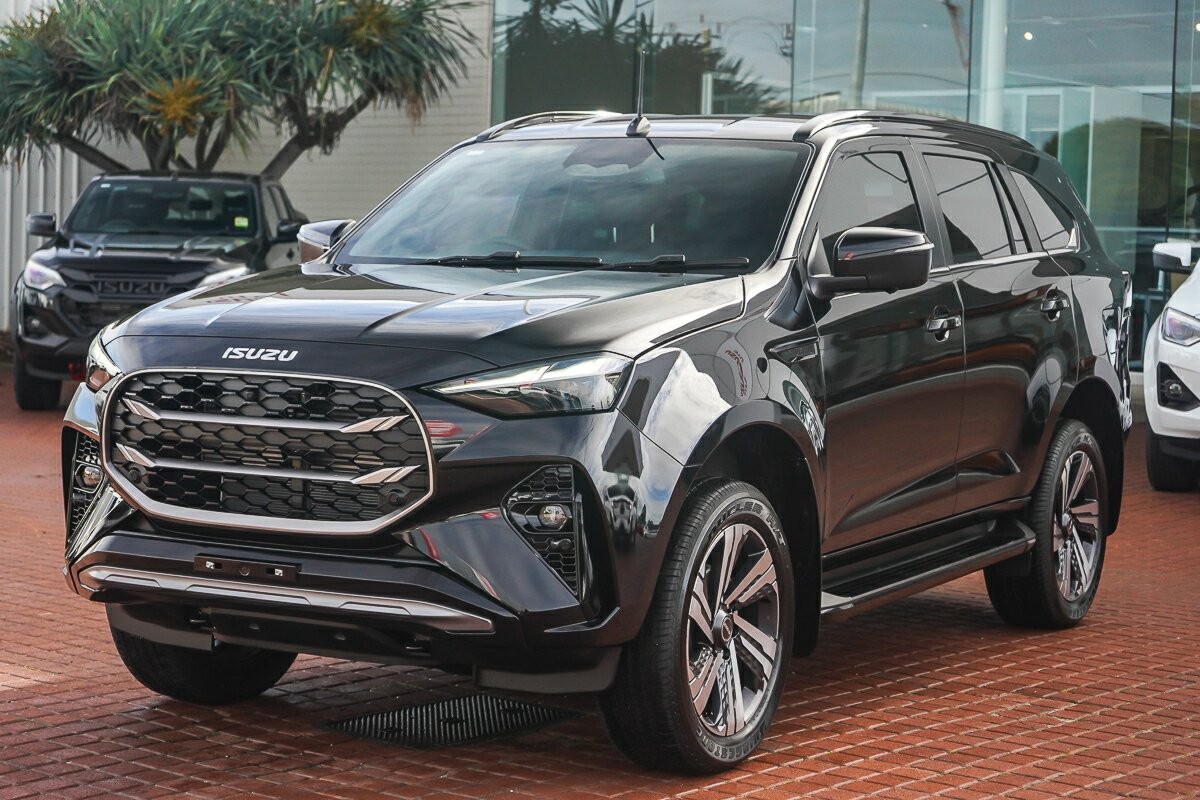 Isuzu Mu-x image 1
