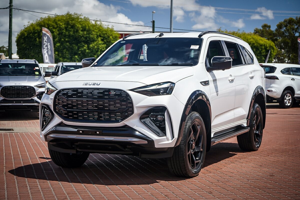 Isuzu Mu-x image 1