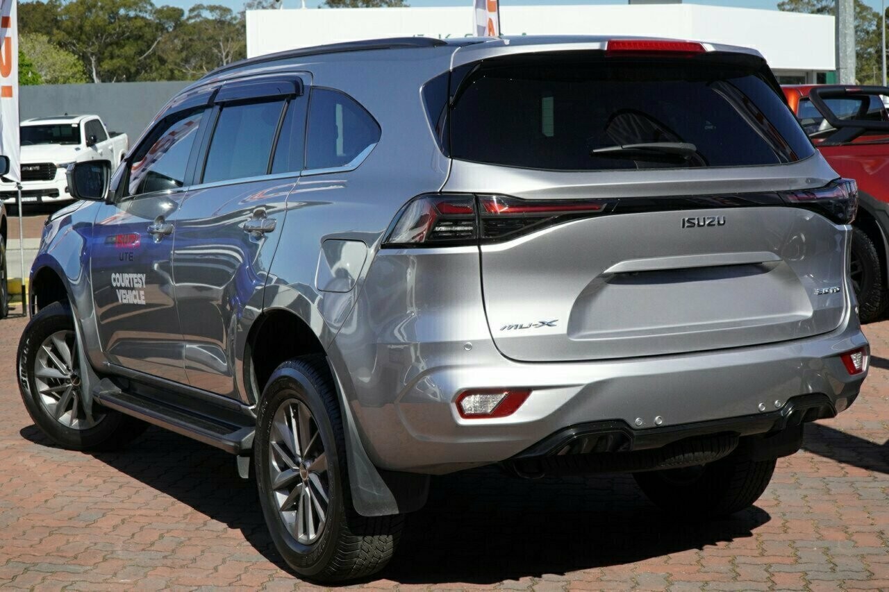 Isuzu Mu-x image 3