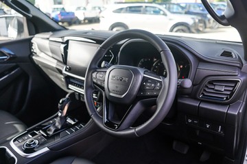 https://vehicle-cdn.autoleague.cloud/4052_51039619_11.jpg