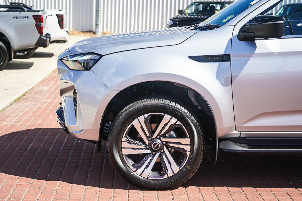 Isuzu Mu-x image 2