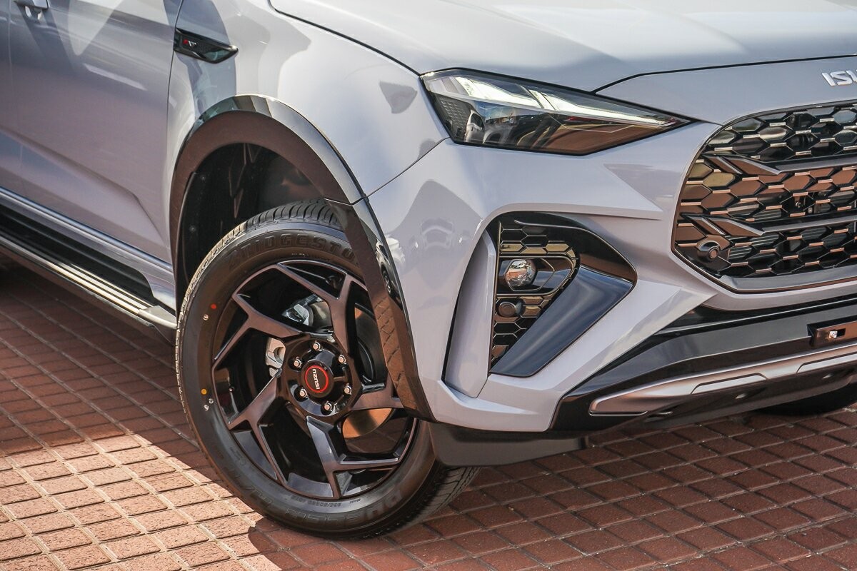 Isuzu Mu-x image 2