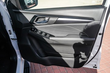 https://vehicle-cdn.autoleague.cloud/4052_60009547_21.jpg