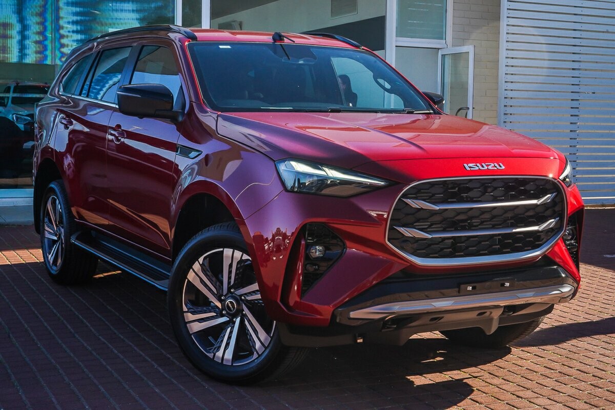 Isuzu Mu-x image 1
