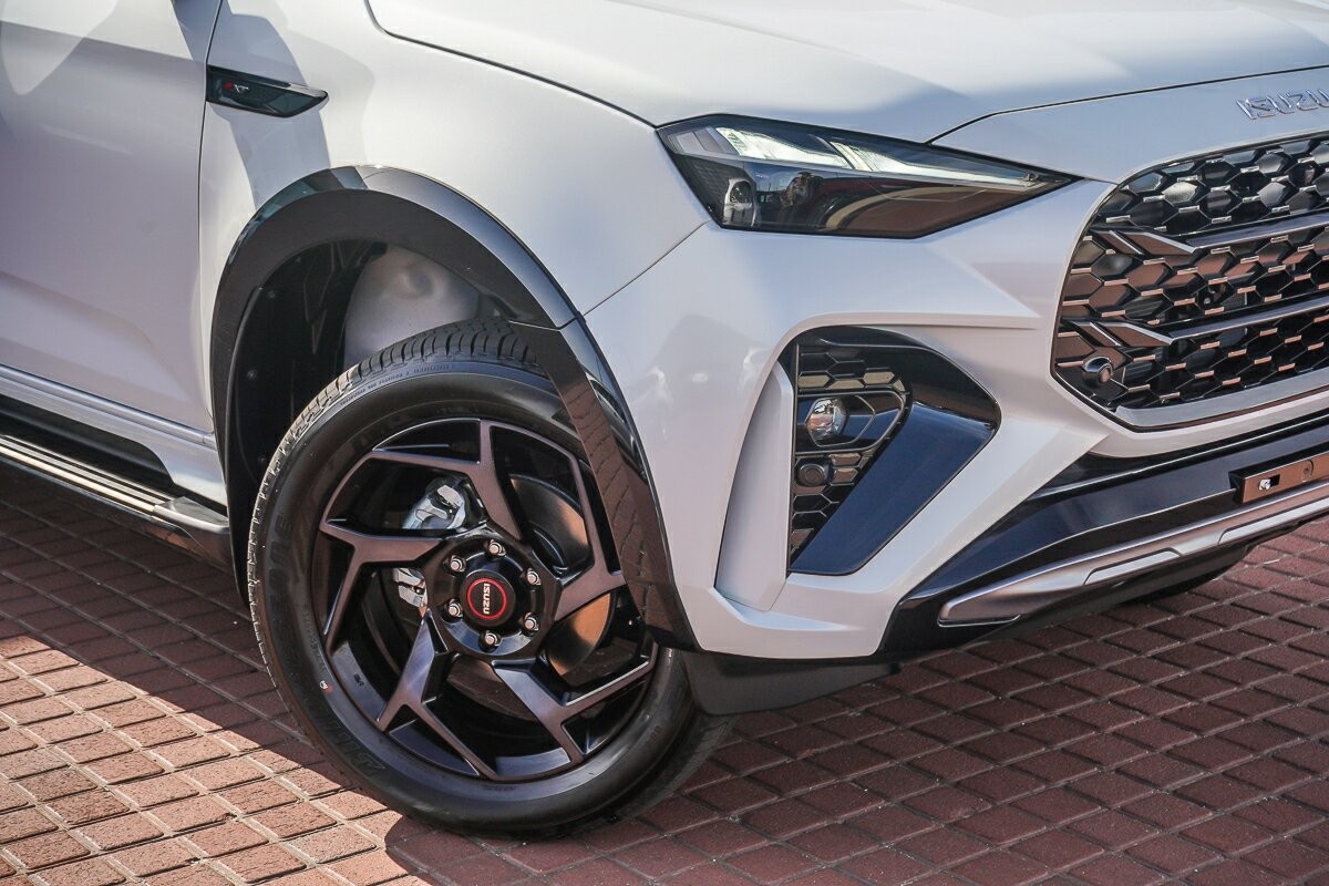 Isuzu Mu-x image 2