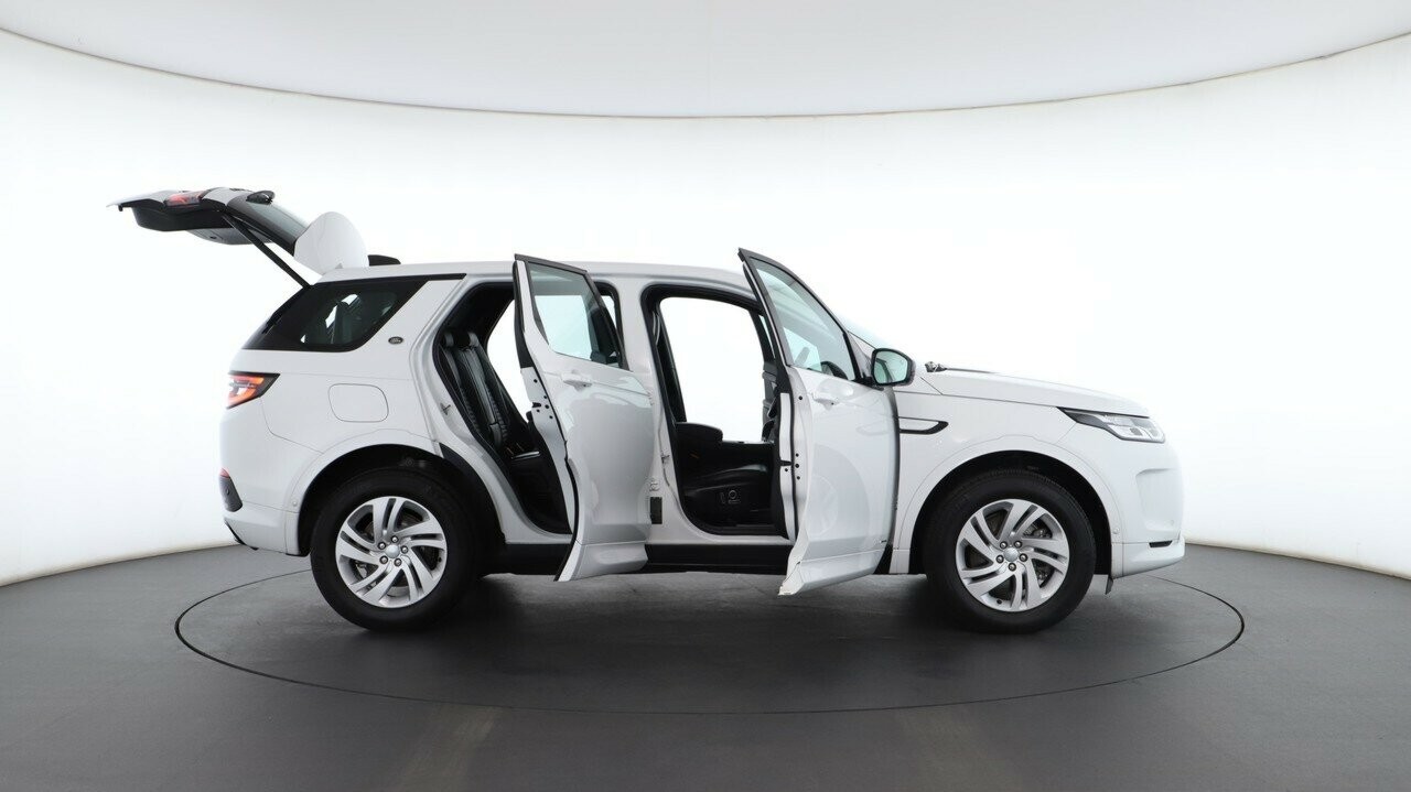 Land Rover Discovery Sport image 2