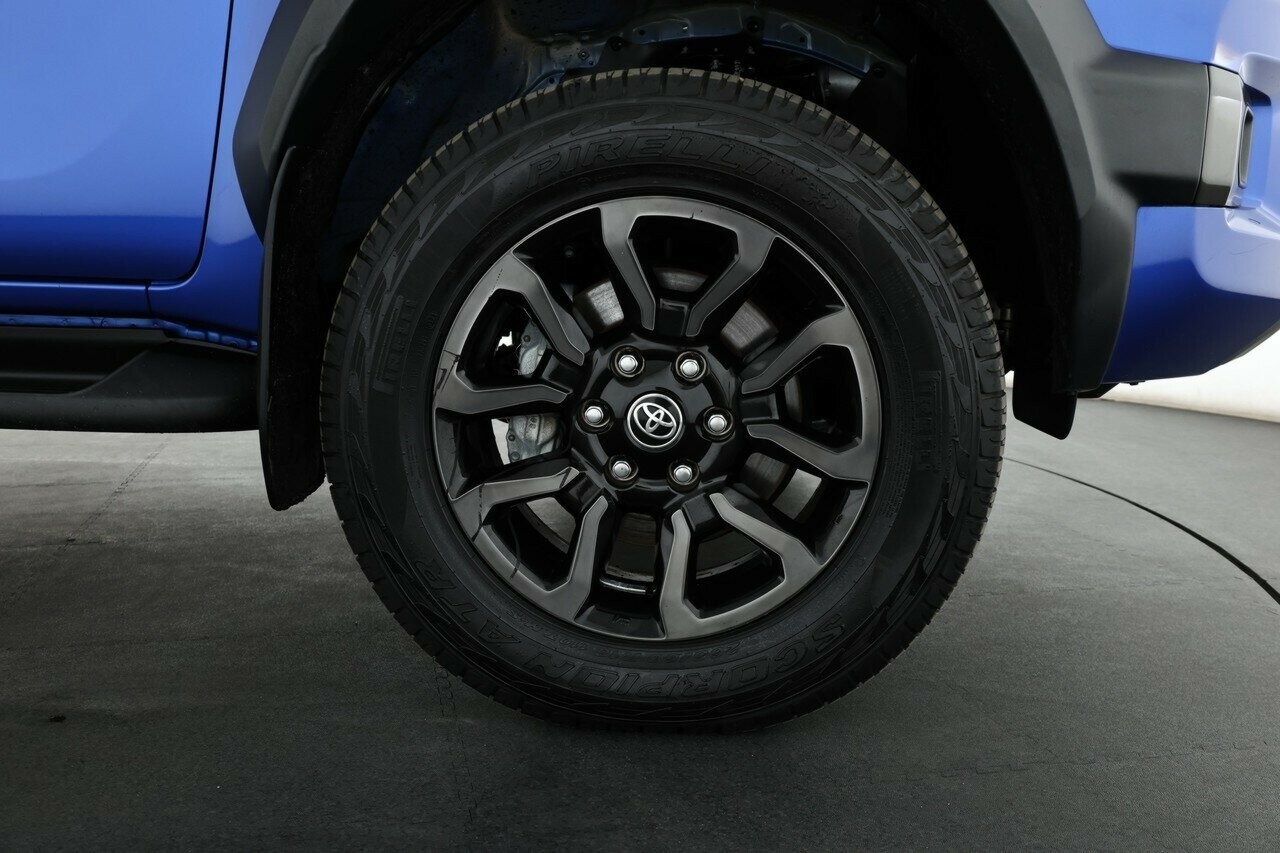 Toyota Hilux image 4
