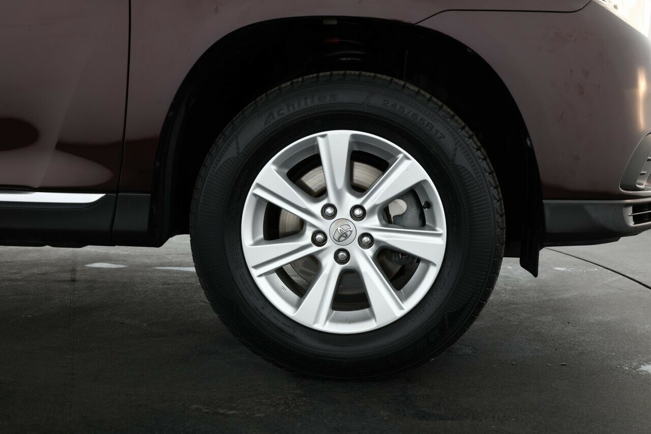 Toyota Kluger image 4