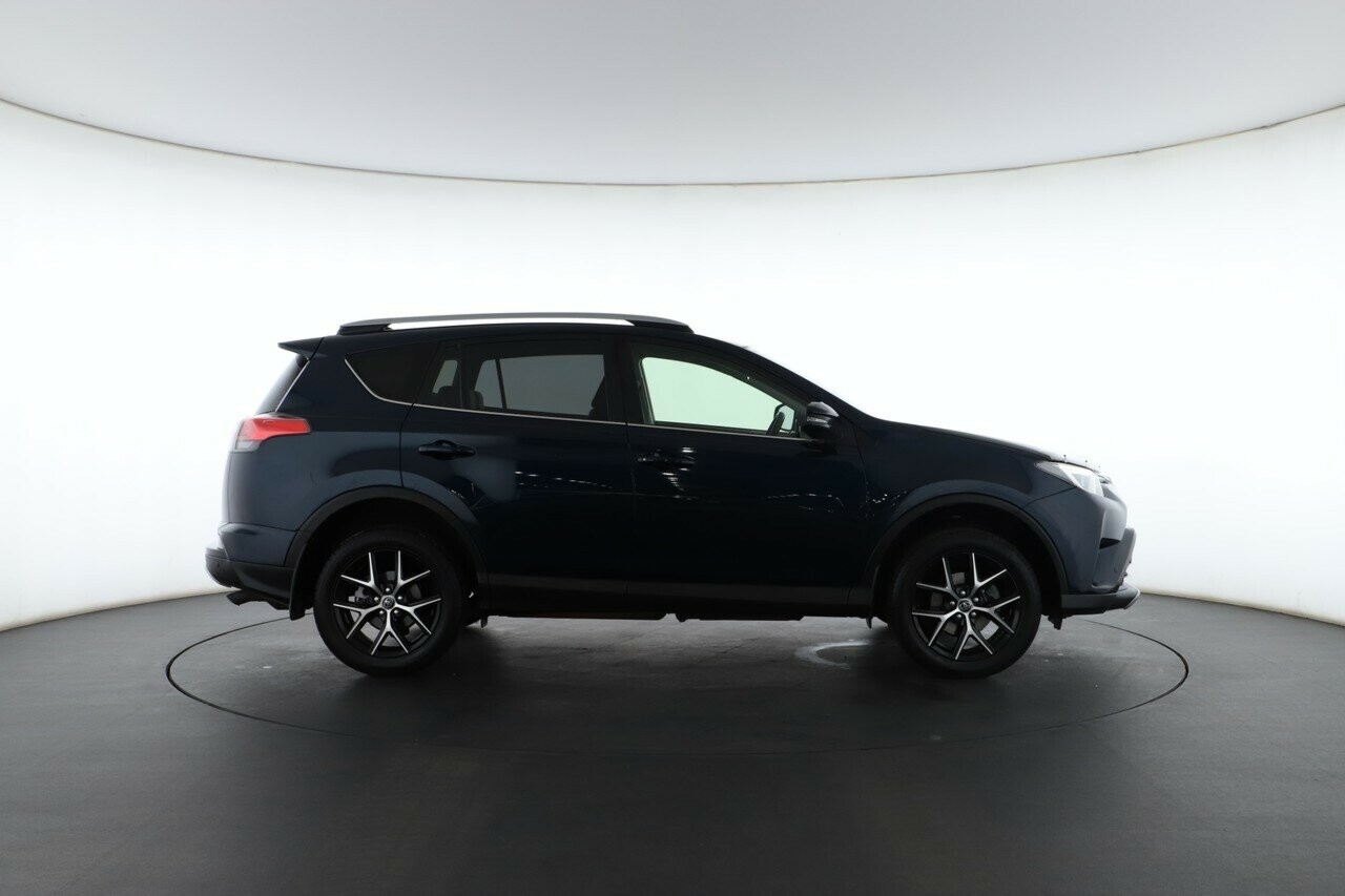 Toyota Rav4 image 2