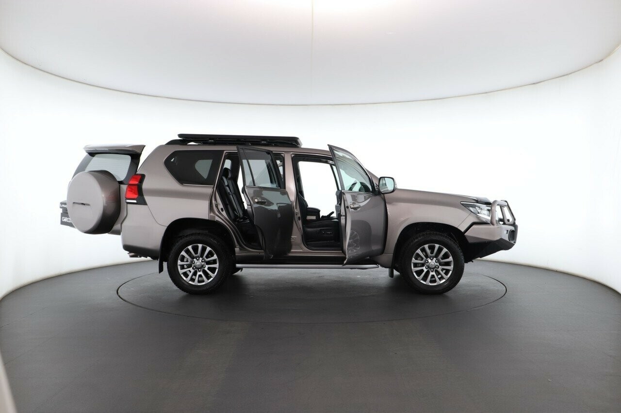 Toyota Landcruiser Prado image 3