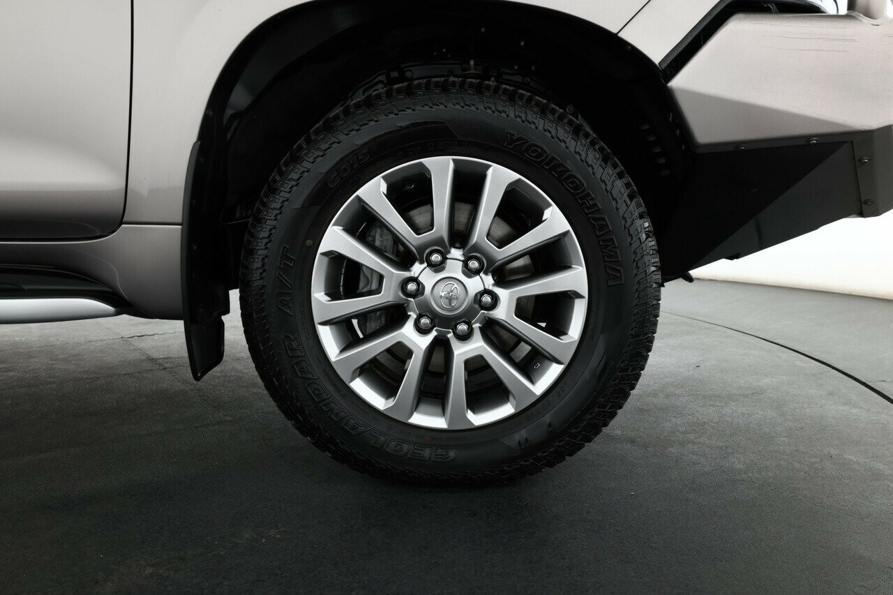 Toyota Landcruiser Prado image 4