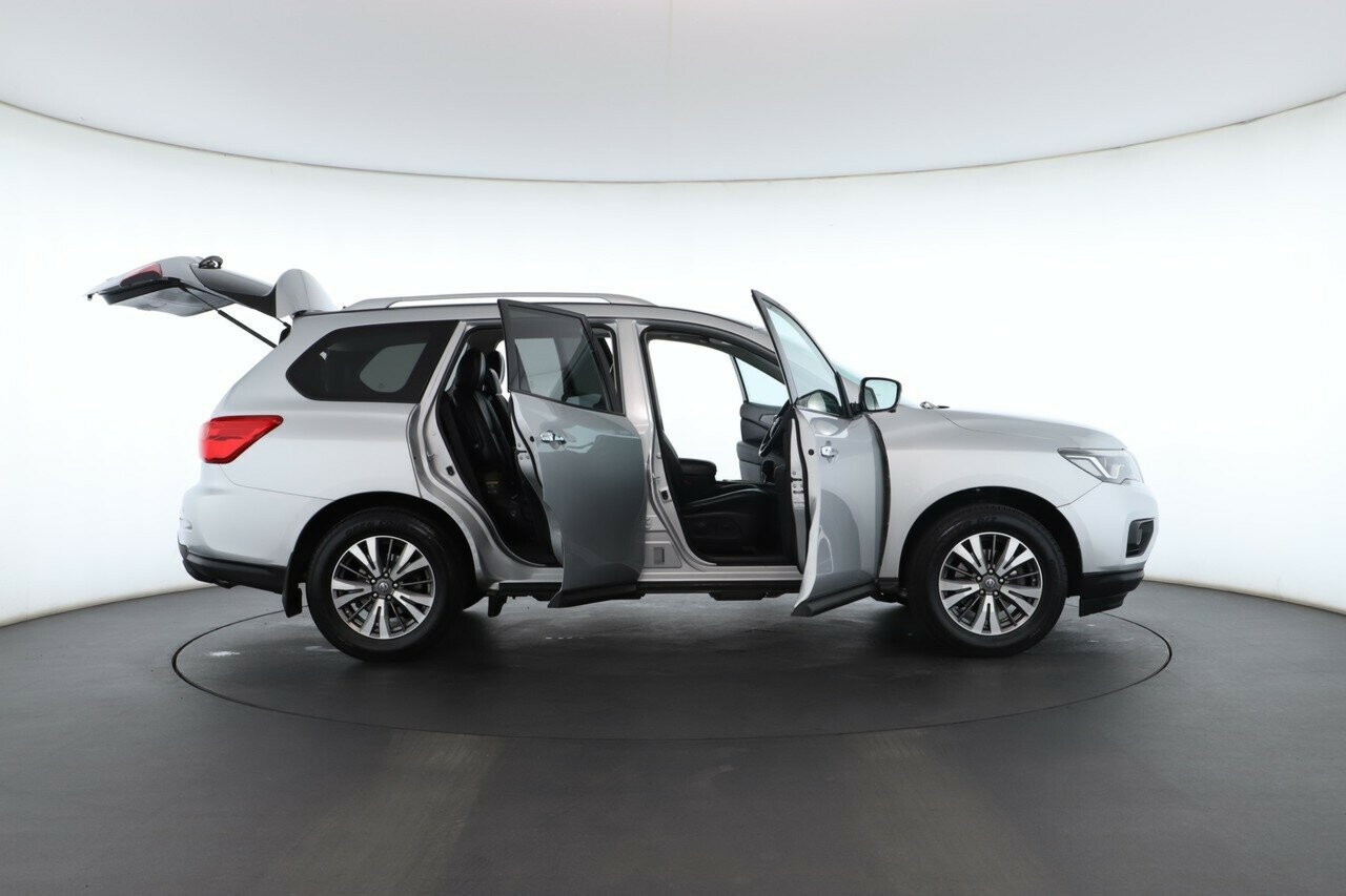 Nissan Pathfinder image 2