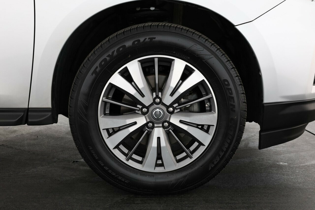 Nissan Pathfinder image 4