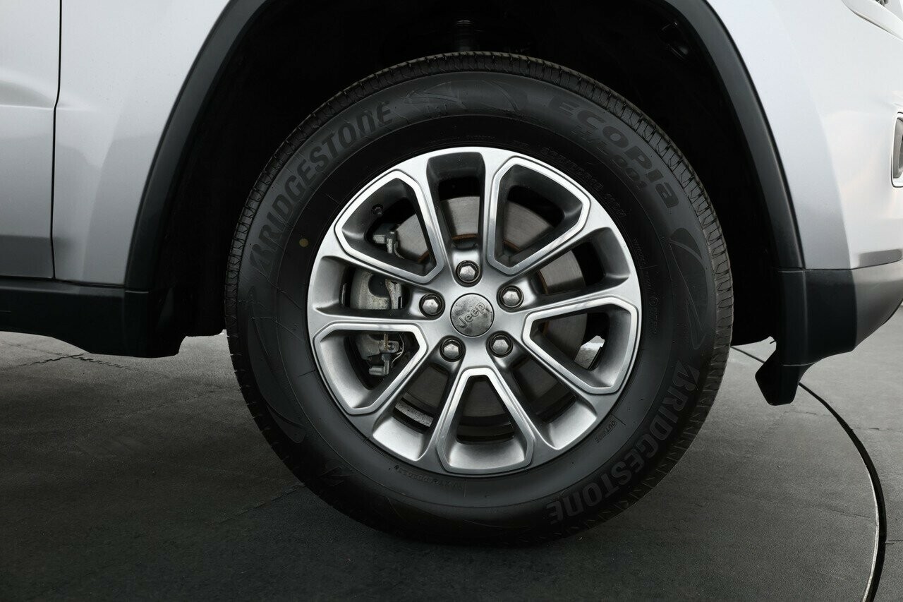 Jeep Grand Cherokee image 3